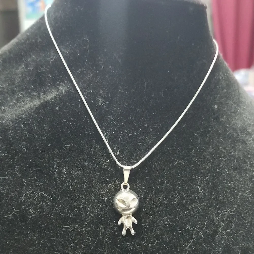 🦉Handcrafted Silver Alien Pendant Necklace - Picture 1 of 2